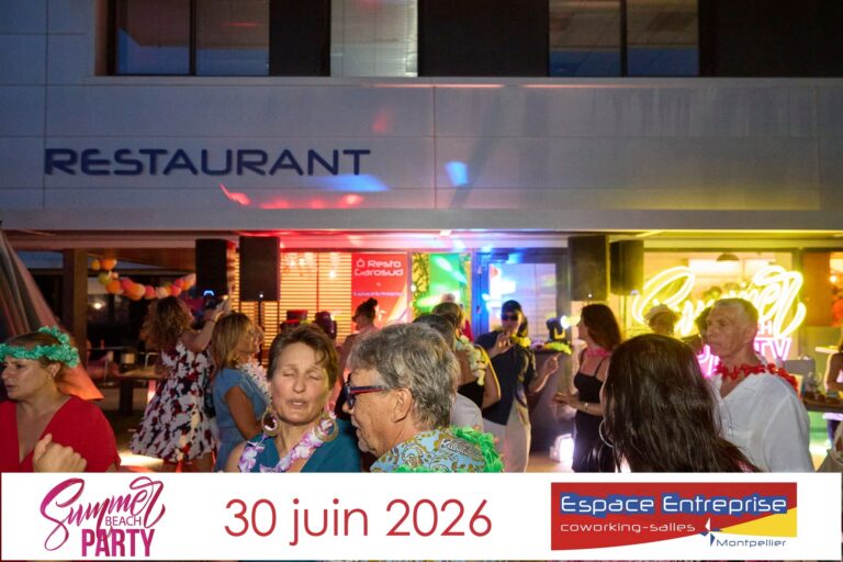 Soirée dansante devant le restaurant Ô Resto Garosud pendant la Summer Beach Party d'Espace Entreprise Garosud