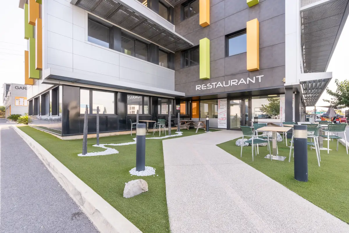 Terrasse extérieure du restaurant Ô Resto Garosud, 48 rue Claude Balbastre à Montpellier