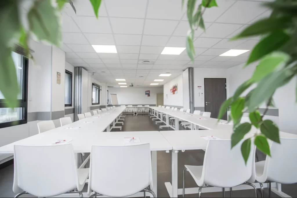 Salle de séminaire modulable avec cloisons mobiles à Montpellier Garosud